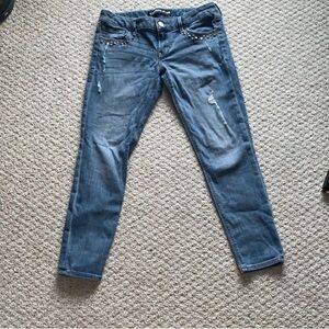 EXPRESS STUDDED distressed Blue Denim Jeans 7/8th stretch 7/8 short.